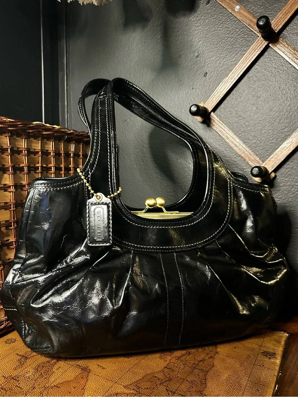 Coach 2008 Ergo Patent Leather Pleated Kisslock Satchel - Black - - Picture 15 of 16